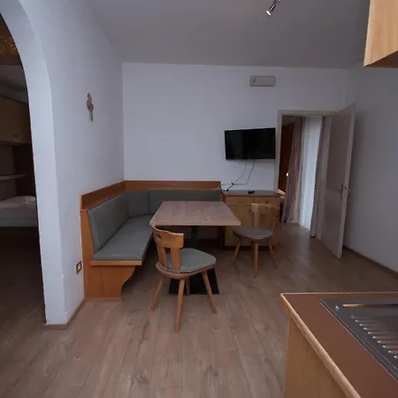Garni Hofer-2
